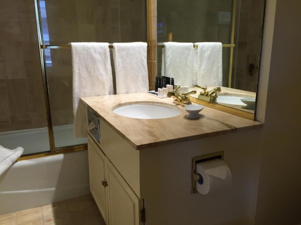 Kensington Park Hotel image 20